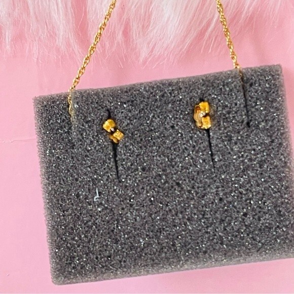 NWT Avon Women’s Vintage Rhinestone Cluster Necklace and Earring Giftset - Picture 4 of 5